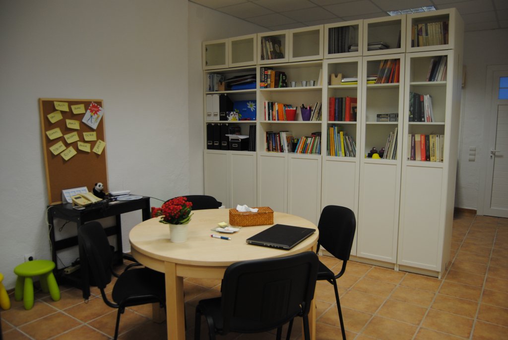 Aprenent a créixer, realitzen psicoteràpia per infants, adolescents i adults, teràpies de creixement personal. goo.gl/znjtIV