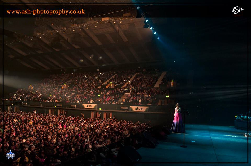nimasha4sg's tweet photo. *Header Suggestion*
@shreyaghoshal Do update ur header by using one of them."My biggest award is performing in front of my fans " -#SGQuote https://t.co/KtPbQOnv7c