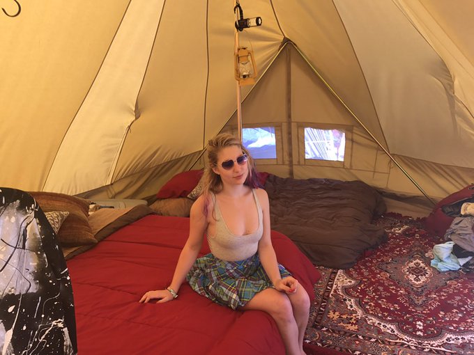 Come say Hi! @ my fancy set up @ 🍭🦄 #Middlelands by #insomniac on the #texrenfest fairgrounds! https://t<a href="/tag/middlelands"class="tags">#Middlelands</a><a href="/tag/insomniac"class="tags"><span>#insomniac</span></a><a href="/tag/texrenfest"class="tags"><span>#texrenfest</span></a>