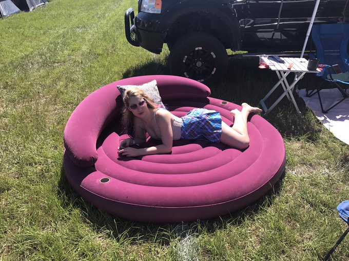 Come say Hi! @ my fancy set up @ 🍭🦄 #Middlelands by #insomniac on the #texrenfest fairgrounds! https://t<a href="/tag/middlelands"class="tags">#Middlelands</a><a href="/tag/insomniac"class="tags"><span>#insomniac</span></a><a href="/tag/texrenfest"class="tags"><span>#texrenfest</span></a>