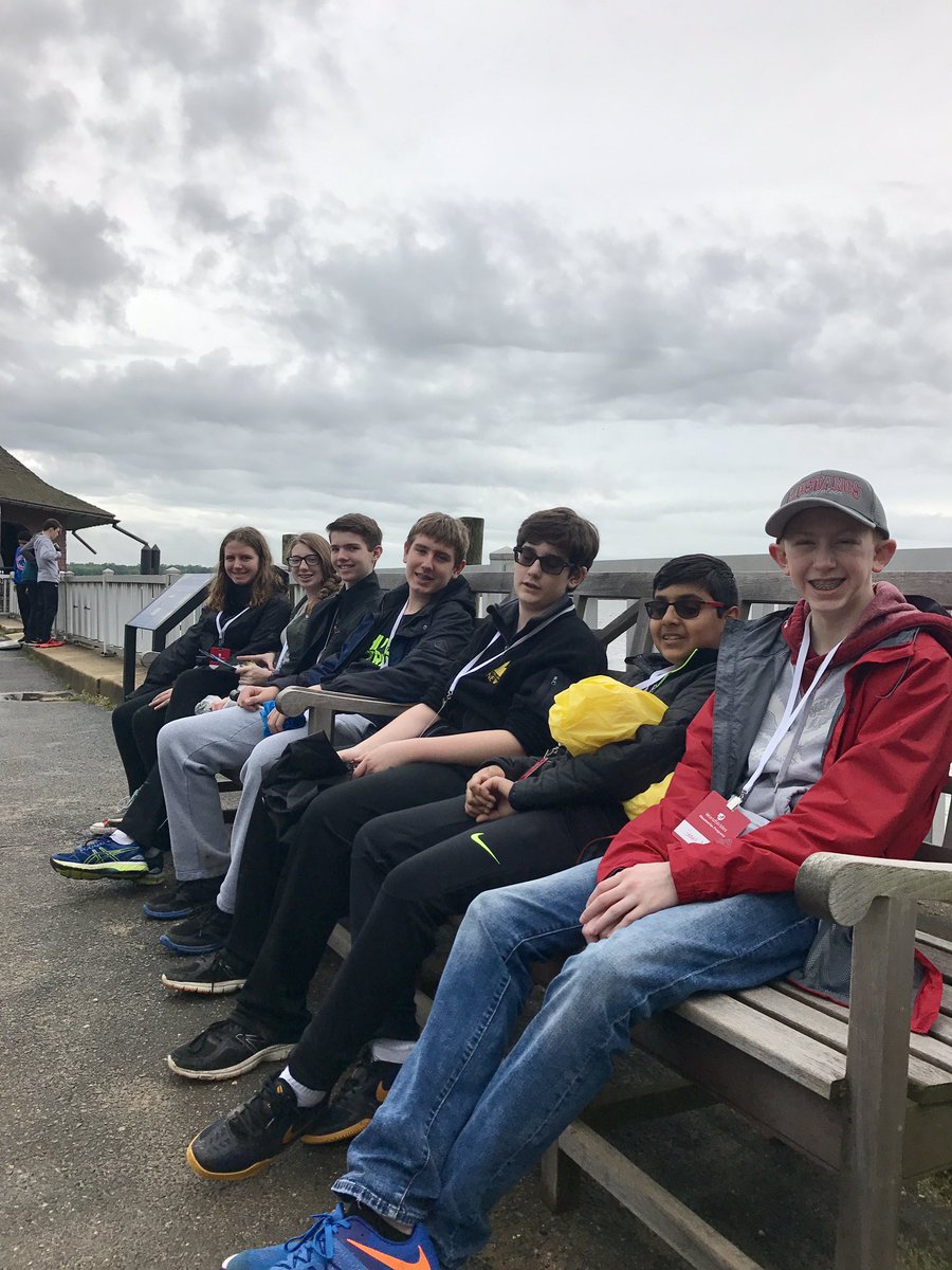 MrsJRedding's tweet photo. Brave Ss trekked down to the wharf for views of the Potomac @MountVernon. #dc79_2017 #LearningFSD79 @KristaWinkelman @Mrs_Poglayen https://t.co/GZCzAFPUA0