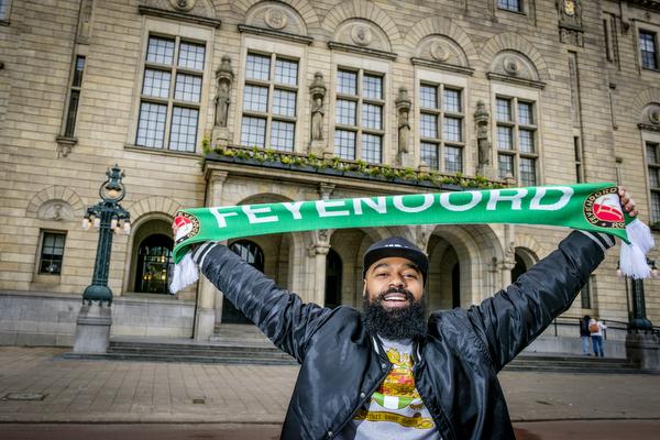 Feyenoord-lied naar nummer 1 telegraaf.nl/r/28110729