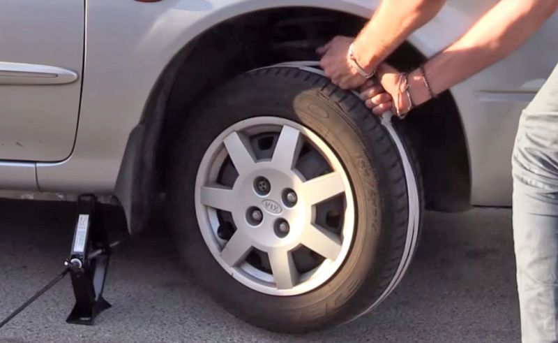 AutoParted's tweet image. How To Start A Car With A Rope buff.ly/2pF83a8 #carhack #automotive #cartip