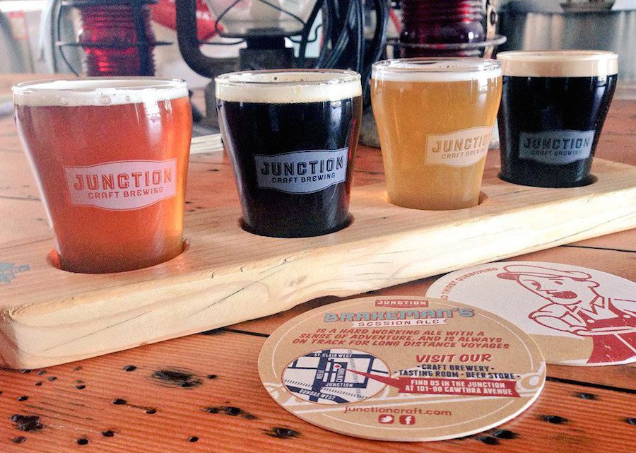 JUNCTION_CRAFT's tweet photo. 🌧️☂️Hey! Its a good day for a Porter ☂️🌧️ 
Tap Room/Bottle Shop Weekend Line Up @JUNCTION_CRAFT 
https://t.co/bD2uss2PS2 🍻 https://t.co/gDC3VkUyVc