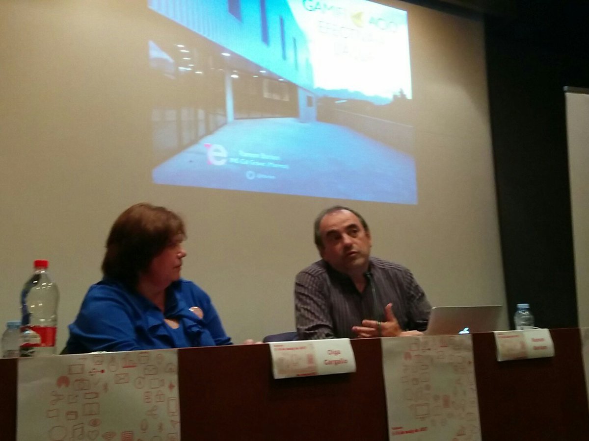 1entretants's tweet photo. #gamificació amb @rbarlam a la #comparTIC #implemenTIC d' @1entretants https://t.co/Np0MTUNMBY