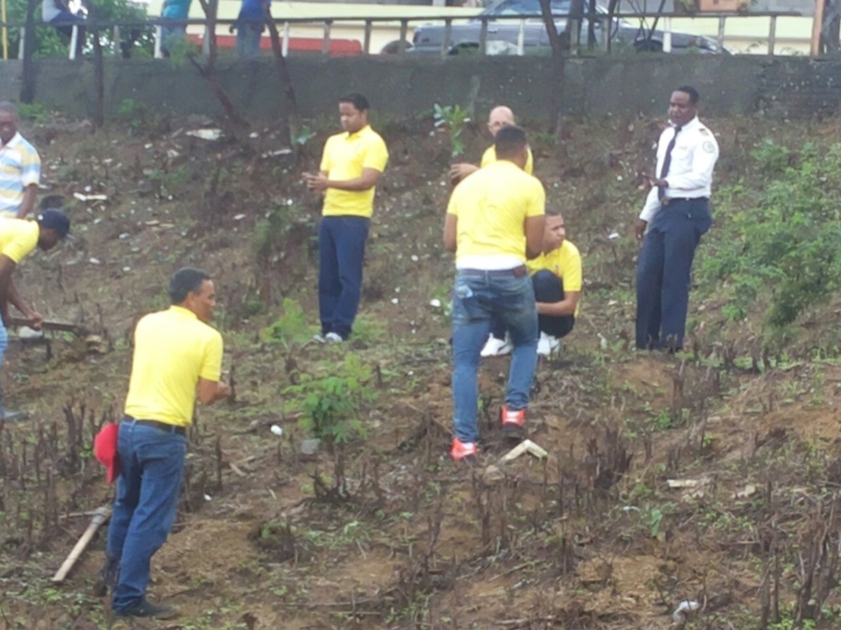 LizaryDickson's tweet photo. #ReforestaPenitenciarioRD #ProcuraduriaAvanzaRD #ModeloPenitenciarioRD
 #MedlioLibre https://t.co/G6B9HScouL