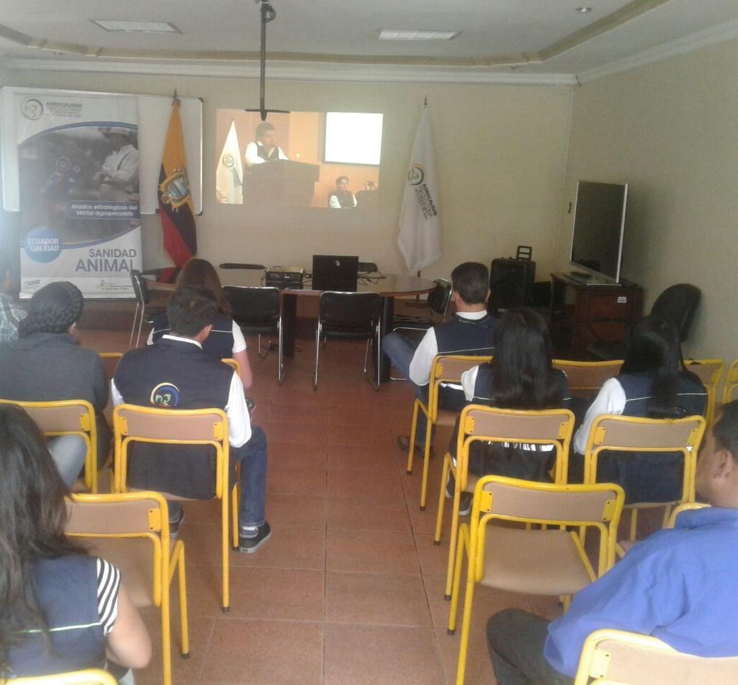 AgrocalidadEC's tweet photo. Trasmisión en vivo en Dirección Distritales a nivel nacional. #Logros2016 https://t.co/hwoyWAhSN1