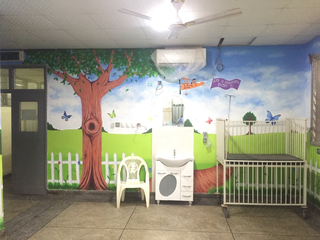 Da_boyKing's tweet photo. Finally done with the renovation works at the children's ward, Korle bu. Ceiling, floor polishing, AC and painting. this is not a wallpaper https://t.co/DN0agMYYuS
