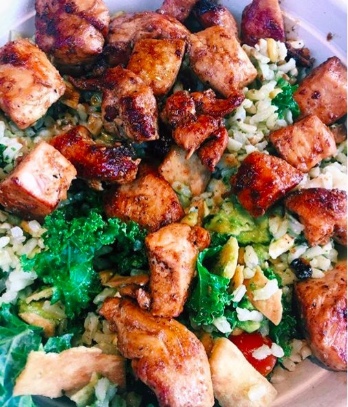 UDroots's tweet image. Rainy day got you down? Head over to Roots and add some color to your Friday #FindYourRoots #UDroots #Rootsnaturalkitchen