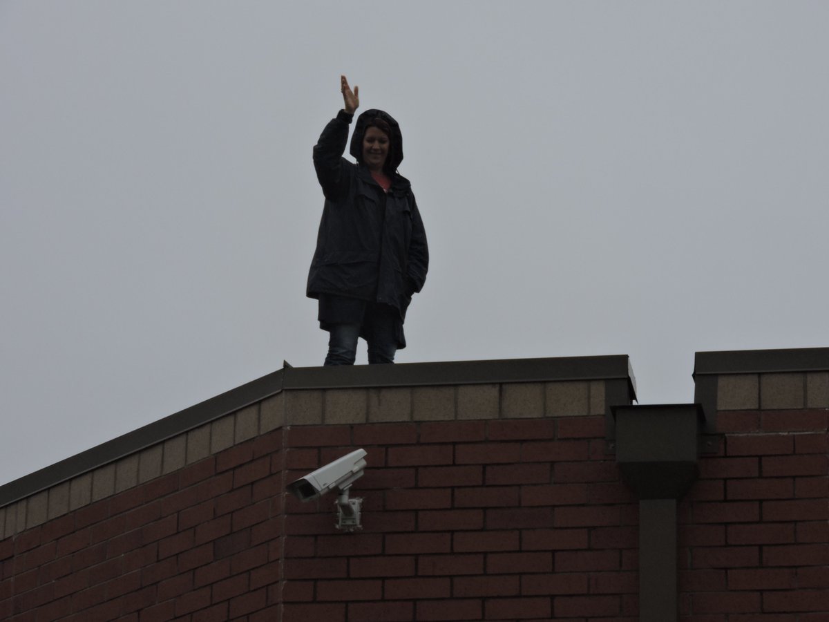 wcsTES's tweet photo. Mrs. Schwartz and Ms. Burrage welcomed our students on the roof this morning! We reached our Tigerthon goal. Way to go Trinity! https://t.co/3P8YCNnWeg