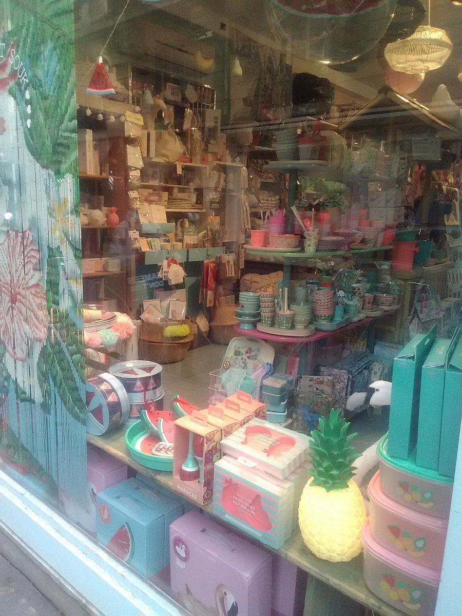 MamanRodarde's tweet photo. Alerte : concept store pour les enfants rempli de mignonneries !! 😍 #lepetitsouk #notredamedeschamps #Paris6 https://t.co/qbchWGOFGG