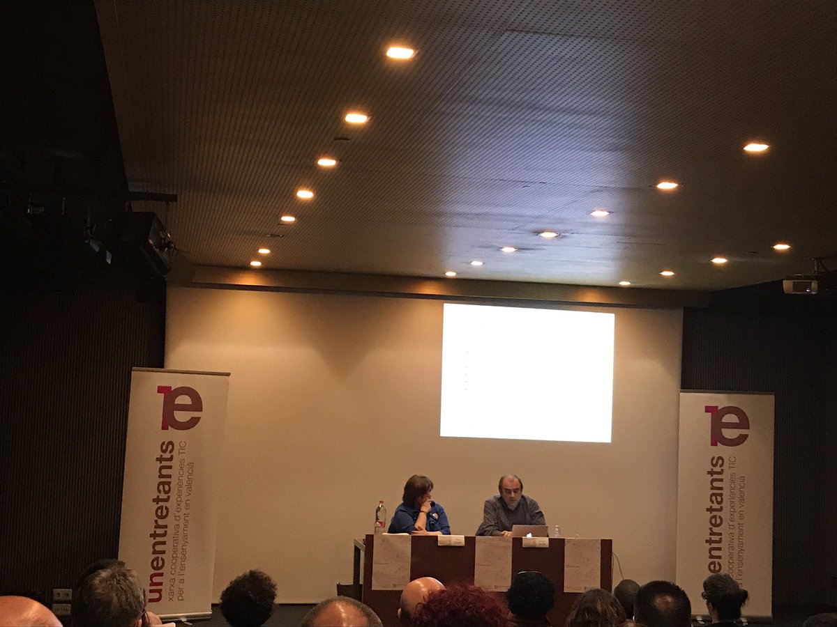 mercedura's tweet photo. @rbarlam, s'han de prohibir els mòbils als instituts? Depèn. S'ha de vigilar el bon ús#comparTIC #implemenTIC @1entretants https://t.co/nmoralKUMg