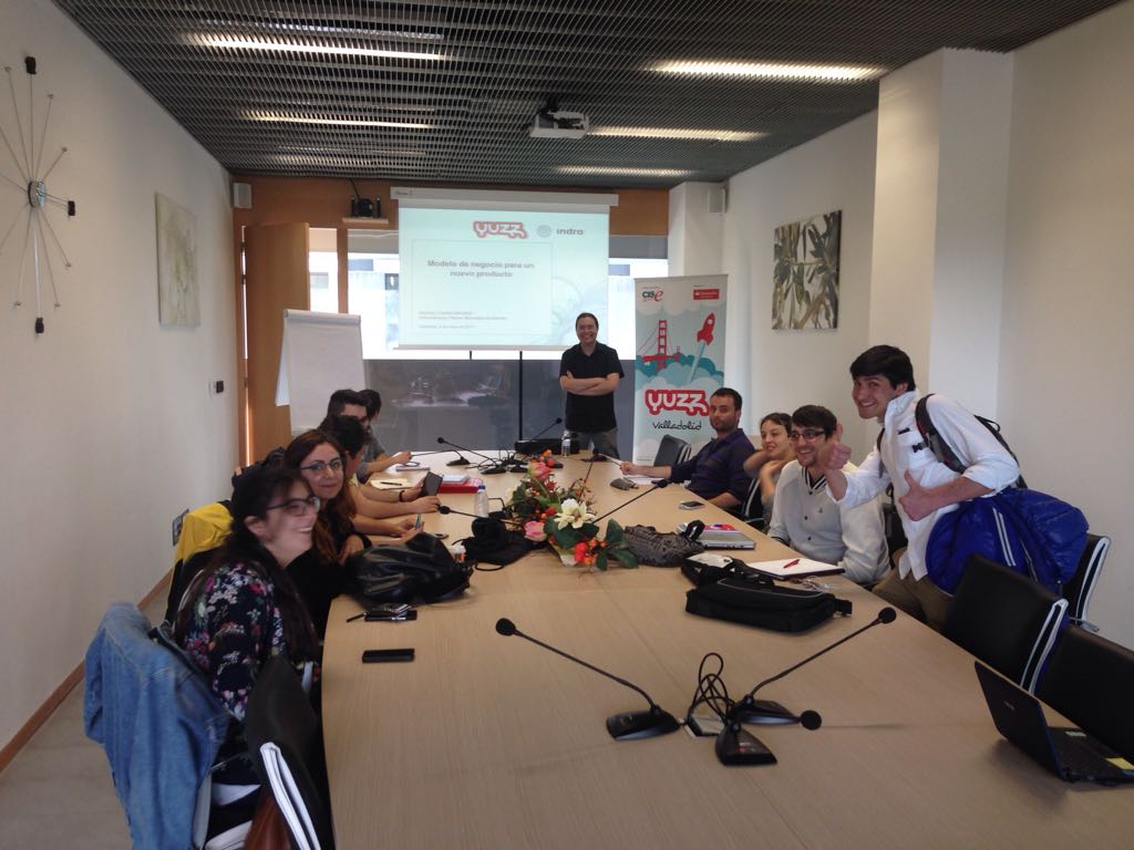 ExplorerUVa's tweet photo. Gracias @acuadras por ayudarnos a analizar nuestro mercado ¡Lo aplicaremos en nuestros planes de negocio! cc @PC_UVa @Yuzzing @IndraCompany https://t.co/rVjm8Qo0hO