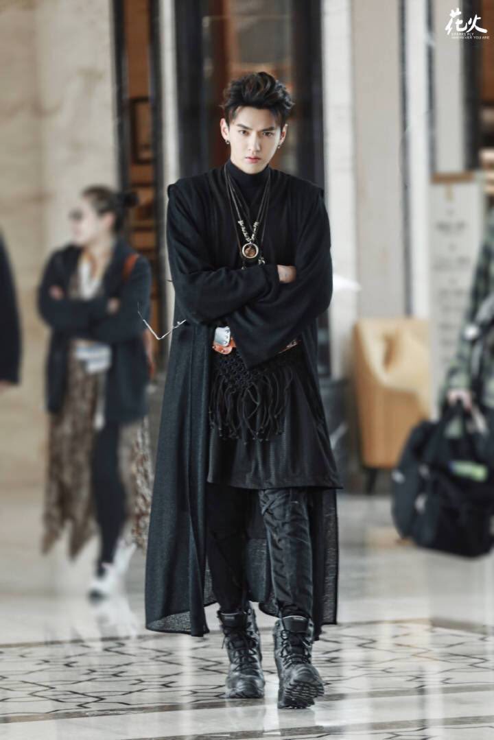 _poisonkris's tweet photo. HBD to @zinYIFAN #3rdZinDay https://t.co/XAJorw0cRJ