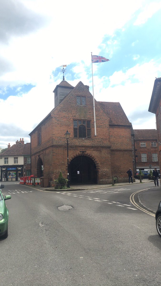 Good news everyone, Watlingtons High street is now back open. Please retweet. <a href="/TutuDelicious/">Tutu Delicious</a> <a href="/Kisforkitchen/">K is for kitchen</a> <a href="/granarydeli/">The Granary Deli</a> <a href="/wat_social/">Watlington Social</a>