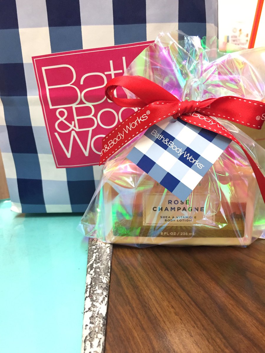 MsSchoonover's tweet photo. When your student knows your favorite store 😍😍😍 #TeacherAppreciationWeek #thankful https://t.co/KK8uzcFkfB