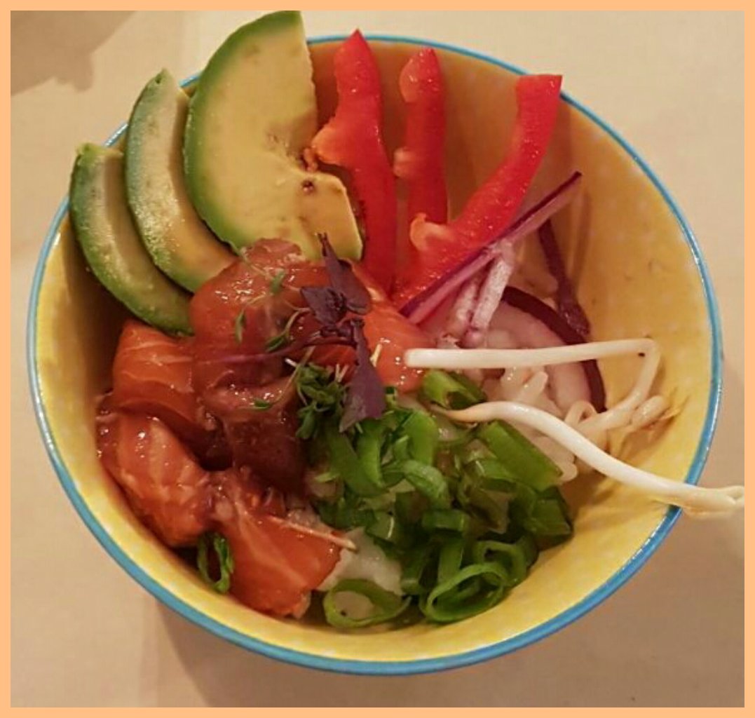 BistrodeRotonde's tweet photo. Een van onze nieuwe voorgererechten : #Poke uit #Hawaii. Verse rauwe vissalade van #zalmfilet, rijst en #avocado. Lekker!! https://t.co/XKLZs1Vbgz