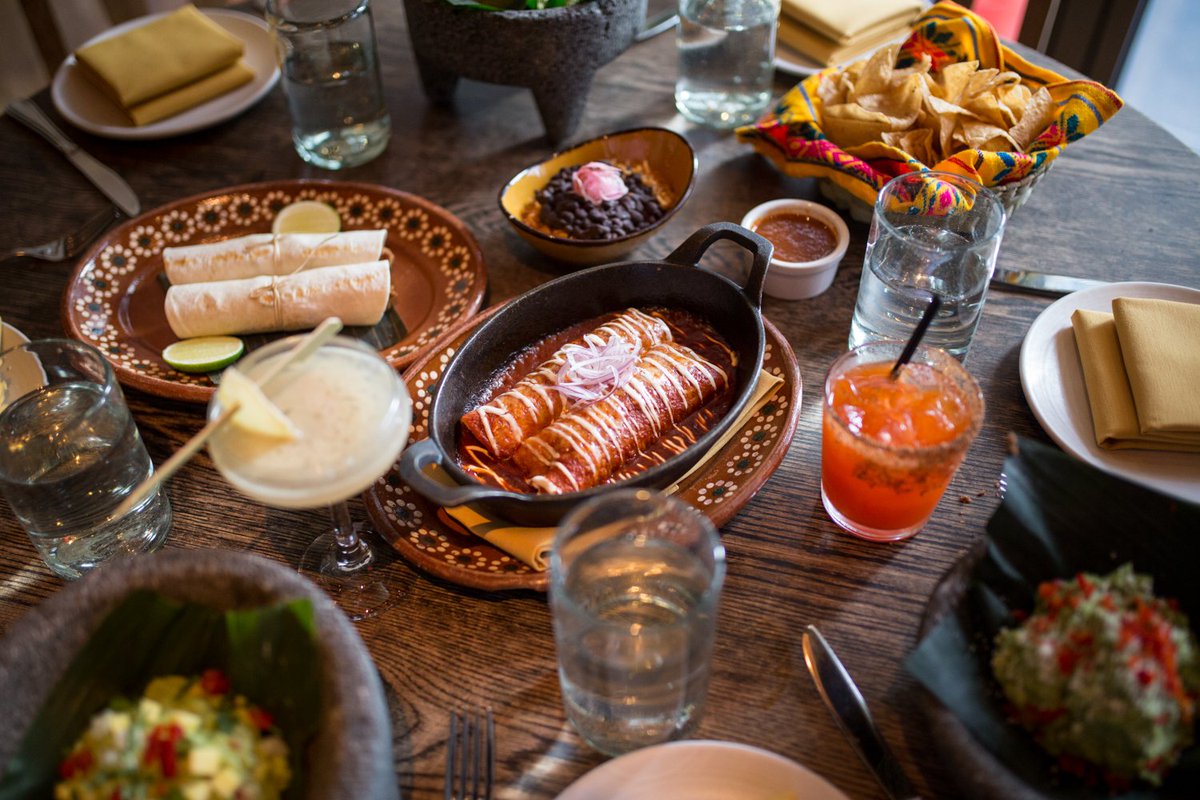 ElVezNYC's tweet photo. Happy #CincodeMayo! We're forever grateful for the strong Mexican influence on American cuisine. https://t.co/2vDrQVtCUE