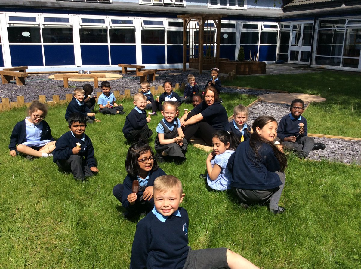 AHPA_Year1's tweet photo. 1B enjoying ice-cream in the sunny garden. Thank you @AHPA_Year4 for arranging the ice-cream parlour fundraiser. 🍦🍦🍦 https://t.co/Gm1RkiKi07