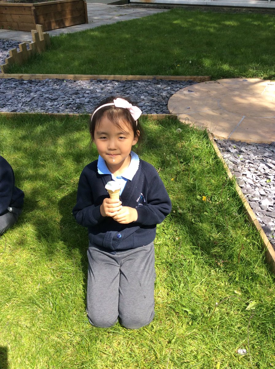 AHPA_Year1's tweet photo. 1B enjoying ice-cream in the sunny garden. Thank you @AHPA_Year4 for arranging the ice-cream parlour fundraiser. 🍦🍦🍦 https://t.co/Gm1RkiKi07