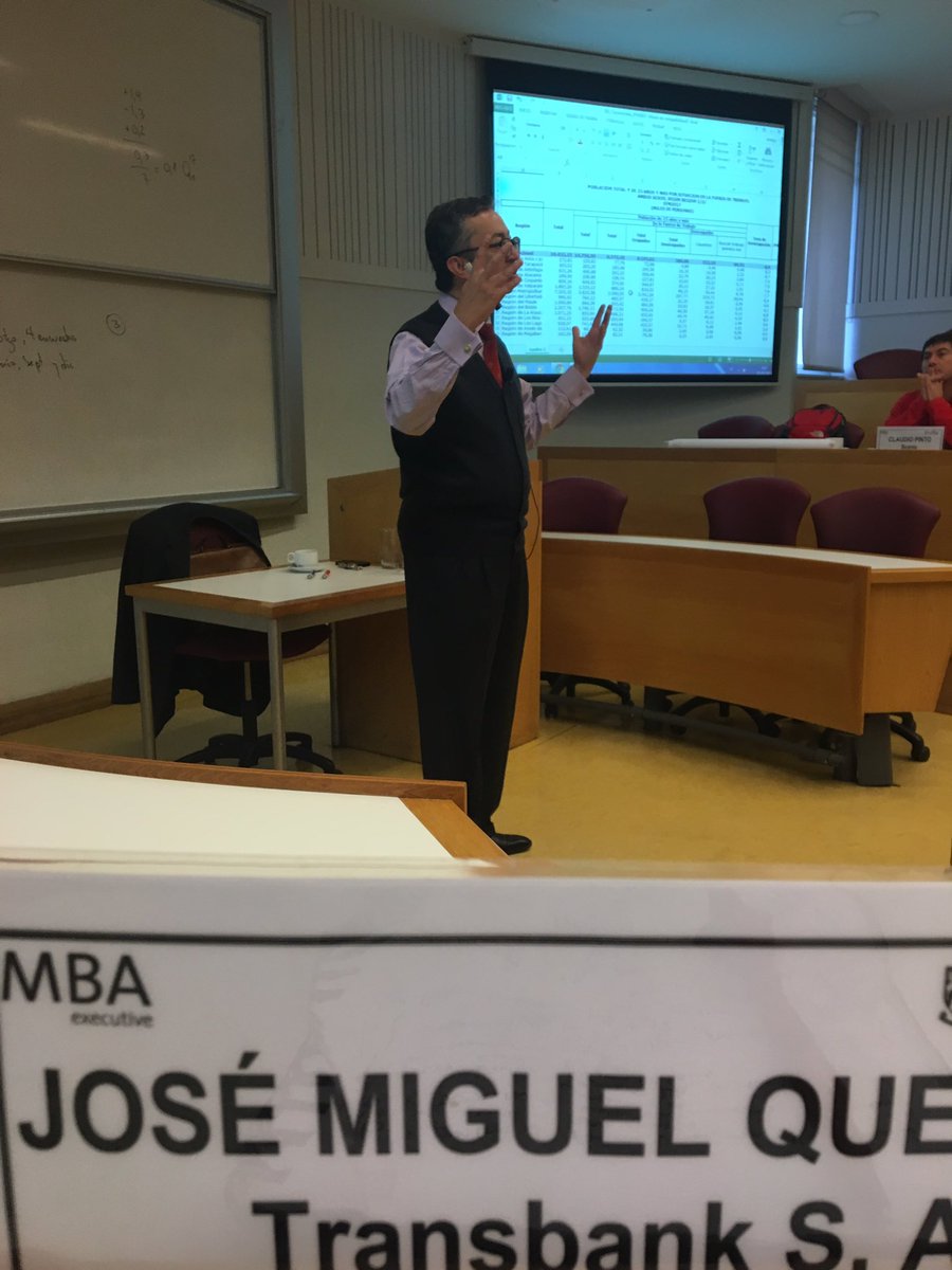 JotaQI's tweet photo. Hoy segunda clase de Macroeconomía, con el profesor Tomas Flores. Tremenda clase. #MBAUAI https://t.co/O8Fqn5G4oz