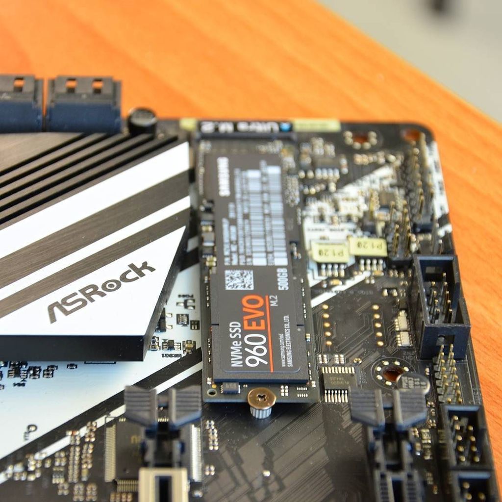 Foritain's tweet photo. Samsung 960 EVO is damn awesome. #techtesters #samsung #960pro #960evo #ssd #m.2 #nvme #storage #asrock #z270extre… https://t.co/ctDDSHMCmB https://t.co/9F9wiyBuaQ
