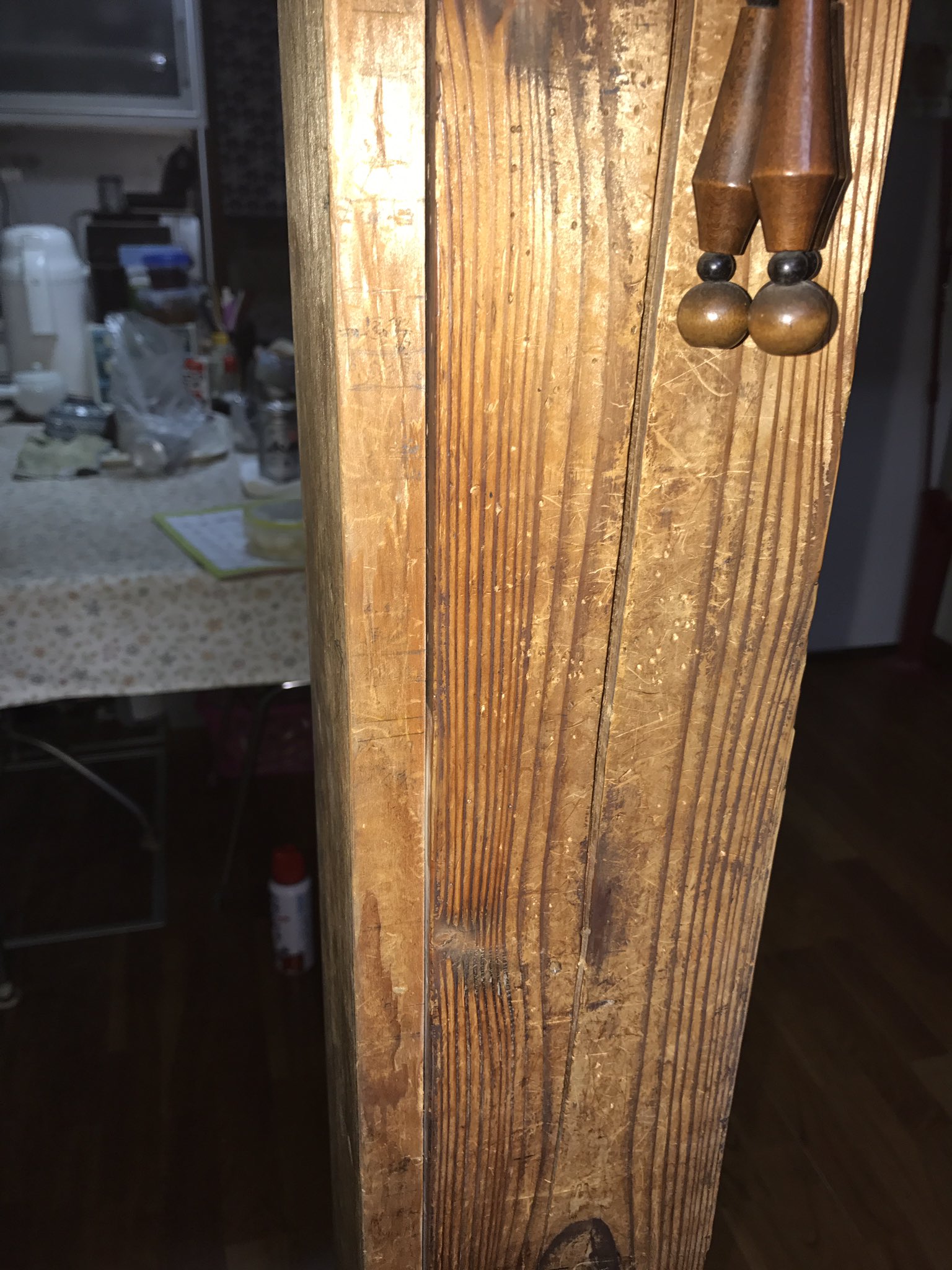 まーち ばあちゃん家の居間の柱 田舎に帰る度 この柱に身長を鉛筆で記録していってた 大きくなるたび喜んでくれるじいちゃんばあちゃん すごく嬉しかった 柱を見れば当時が思い出されてしみじみ T Co Dgy5uoom34 Twitter