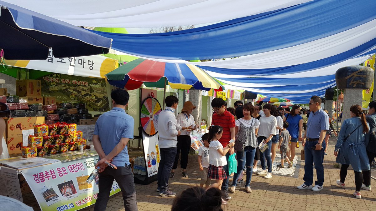 lkc1269's tweet photo. 어린이날인 오늘!
 팔도한마당 홍보 부스는 도자기 축제참여 인파로 넘쳐났습니다! https://t.co/jKLND4fHhN