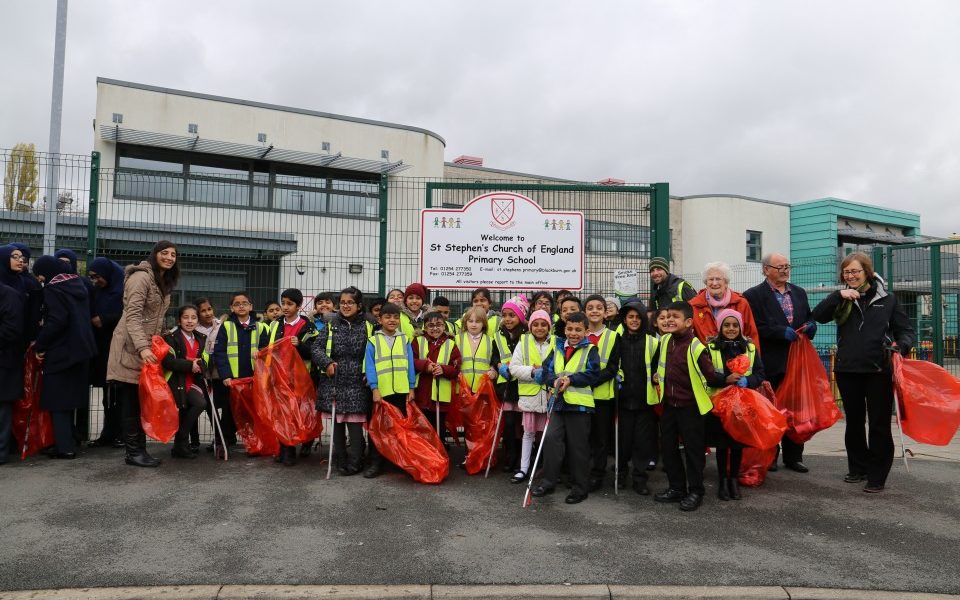 Dedicated teams keep Blackburn tidy for The National <a href="/FestofMaking/">Festival of Making</a> taking place this weekend, hope you can make it! bit.ly/2pNUuF7