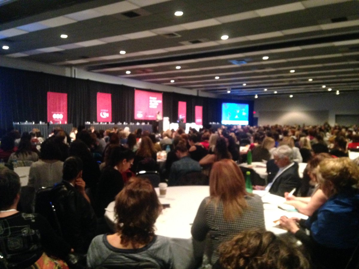 PetiteEnfanceQc's tweet photo. Salle comble à nouveau pour cette 2e journée du #Sommetpetiteenfance https://t.co/lXTWGWPVq4