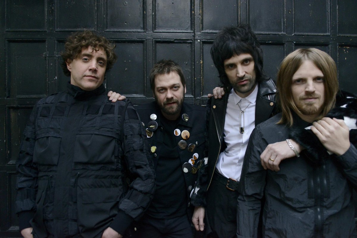 TranchesdeSon's tweet photo. Après près de 15 ans de carrière, @KasabianHQ possède toujours la recette de la potion magique du rock du futur https://t.co/nwKakuSN4e https://t.co/n2Ko9Q9JYg