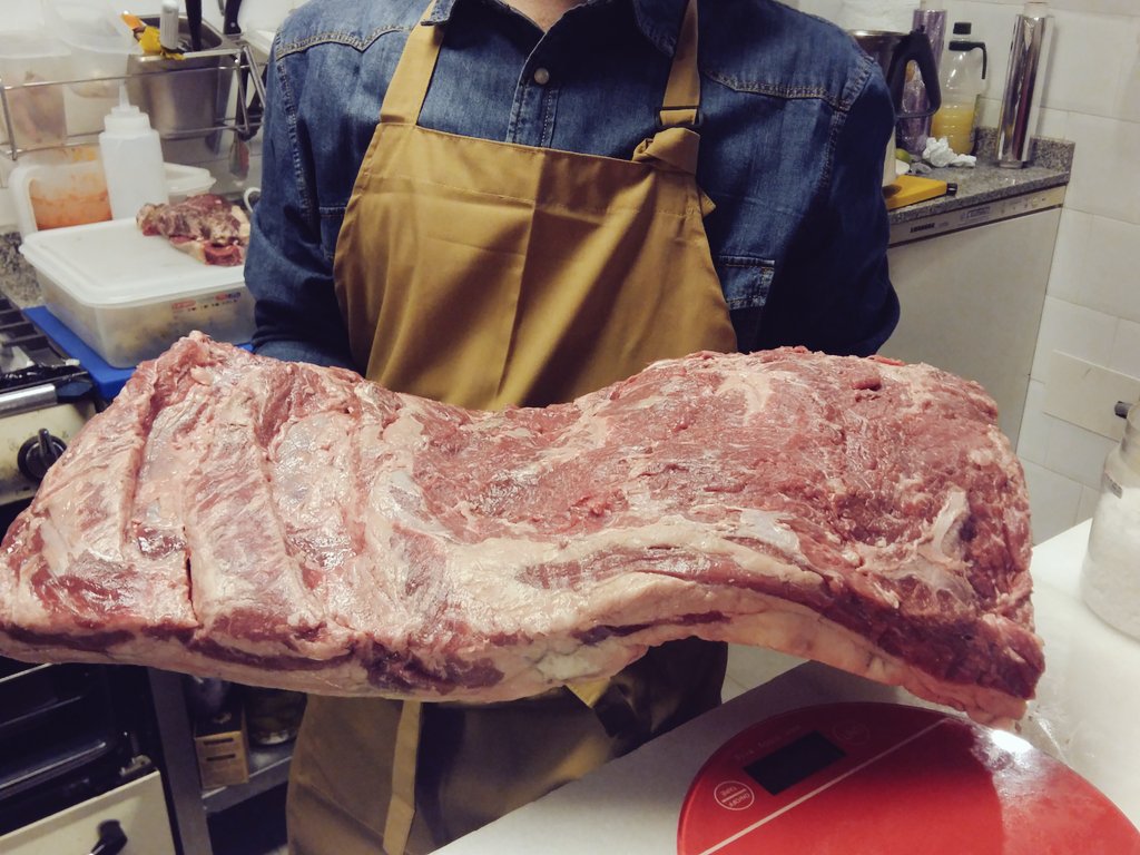 malapipabar's tweet photo. 8 kilos de lomo bajo de ternera de @carnedelafinca https://t.co/SXlTvbG0hY