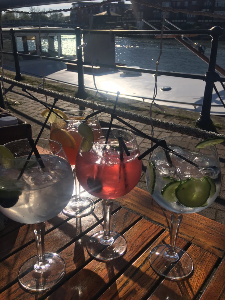 BoatmanWindsor's tweet image. Less than a week go #RWHS join us for a G&amp;amp;T sundowner #windsor  #riverside @windsorhorse @ThePonyClub @visitwindsor @VisitEton #pub