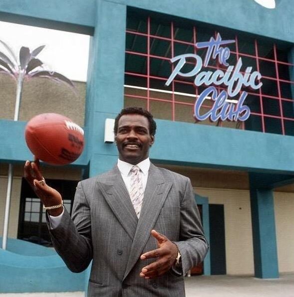Remember The Pacific Club? Owned by Walter Payton at 50 Yorktown Rd. in Lombard, #Illinois. 

#ChicagoHistory #BearDown #FlashbackFriday