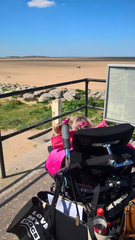 3LCare's tweet photo. Oh we do like to be beside the seaside!! #livelovelaugh #beach #englishspringtime #westkirbymarinelake https://t.co/R41XWCSPfa