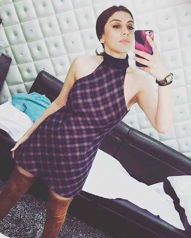 Hansika_ismine's tweet image. Baby doll @ihansika 's new slaying #selfie from the #Gulebagavali shoot 😍✨❤️🙌🏻