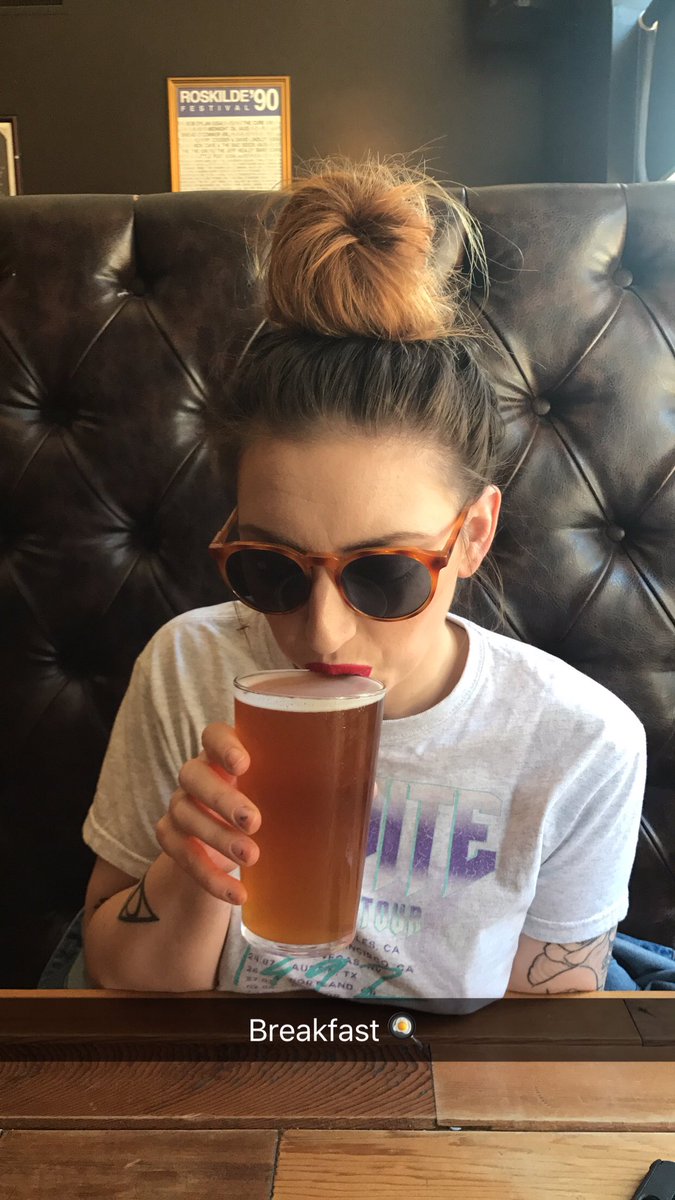 Real ale crawl with <a href="/RebekhaLeigh89/">Rebekha Leigh</a> around the new neighbourhood 🍻 <a href="/blackswanleeds/">Black Swan Leeds</a>