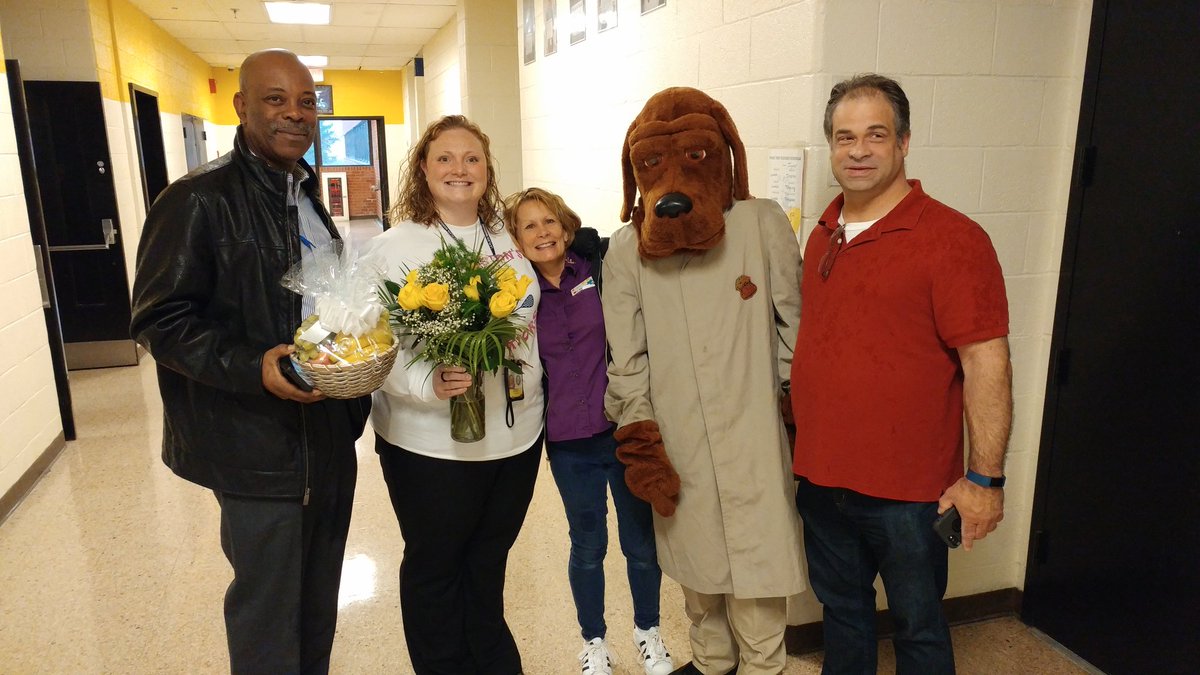 MLoyd_SCHS's tweet photo. Congratulations Ms. Hoover on being selected favorite teacher by @GiantFood https://t.co/chCpfH8l2P