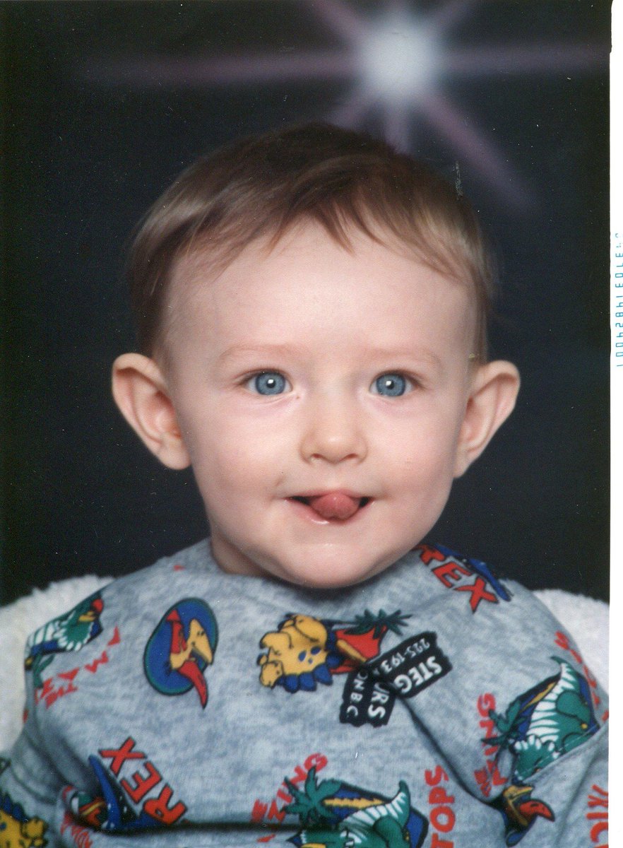 BCHSecho's tweet photo. How adorable! Who recognizes this weeks #guessthatsenior? https://t.co/XxDqxIwzDG