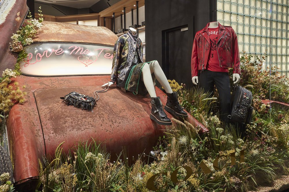 setSQstaging's tweet photo. One of our latest projects live on Regent Street #Coach #windowdisplays #Teamsestquare #retail #London #Paris #coachspring2017 #SS17 https://t.co/qRbzPZDeN0