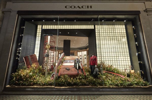 setSQstaging's tweet photo. One of our latest projects live on Regent Street #Coach #windowdisplays #Teamsestquare #retail #London #Paris #coachspring2017 #SS17 https://t.co/qRbzPZDeN0