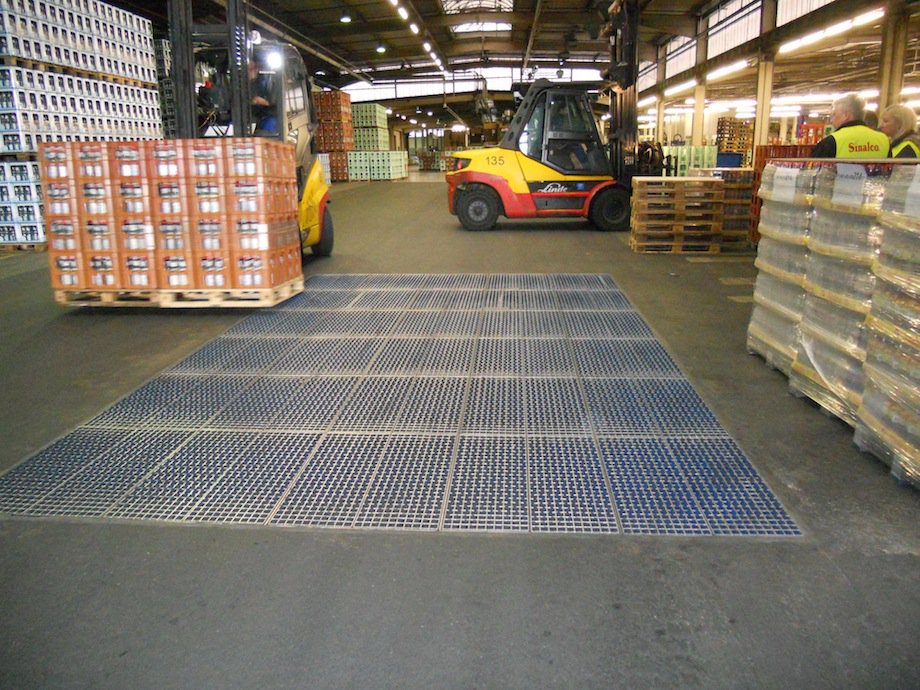 CleanFacility's tweet image. May be best to honk when you know your #forklift tires are clean and helping with factory.cleaning #CleanFacility #FridayFeeling