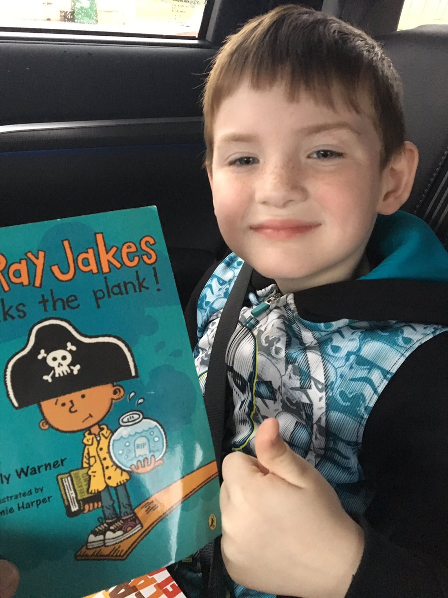 thismomsguide's tweet photo. @PerryES_Lake we had a rough night so this morning we read! Thanks again! #PESloves2read #goldfish #reading #books #perry #pes https://t.co/HTQps7Jz2T