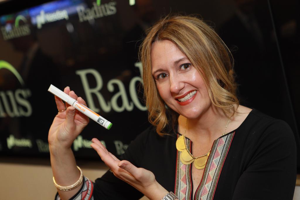 NasdaqExchange's tweet photo. .@Radius_Health rings the @Nasdaq Opening Bell in celebration of their FDA approval of #Tymlos! 🔔🎉 $RDUS https://t.co/pxPDNNb7kl