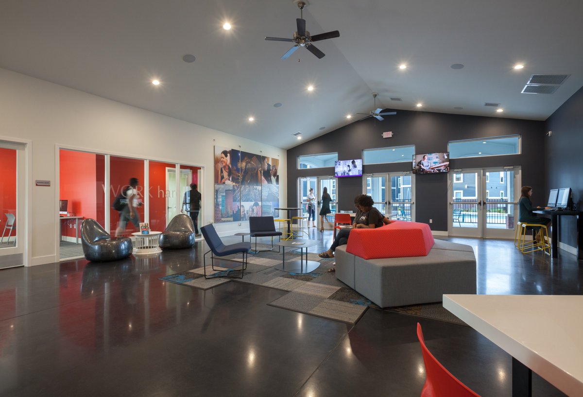 CRG_Real_Estate's tweet image. Developed by @CRG_Real_Estate, The Edge is a 120-unit, 384-bed, upscale student housing community at @SIUE.  goo.gl/EUnqlr