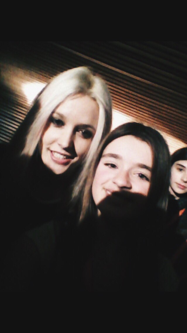 CFORocioVLC's tweet photo. feliz cumpleaños mi niña, recuerda que estoy muy orgullosa de ti, que te quiero mucho y que te echo mucho de menos @AlbaSweetC 💗 https://t.co/qjRLa9Ns8W