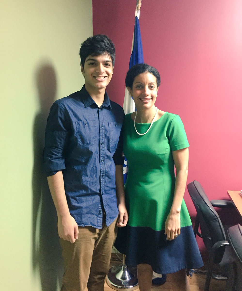 Dominique Anglade (@domanglade) on Twitter photo Bienvenue dans l'équipe Shayonton Dash! Il est notre stagiaire de la journée du programme jeunes explorateurs. #Polqc #SHSA <a href="/JeunesExplo/">JeunesExplo - Stages d'un jour</a> Bienvenue dans l'équipe Shayonton Dash! Il est notre stagiaire de la journée du programme jeunes explorateurs. #Polqc #SHSA <a href="/JeunesExplo/">JeunesExplo - Stages d'un jour</a>