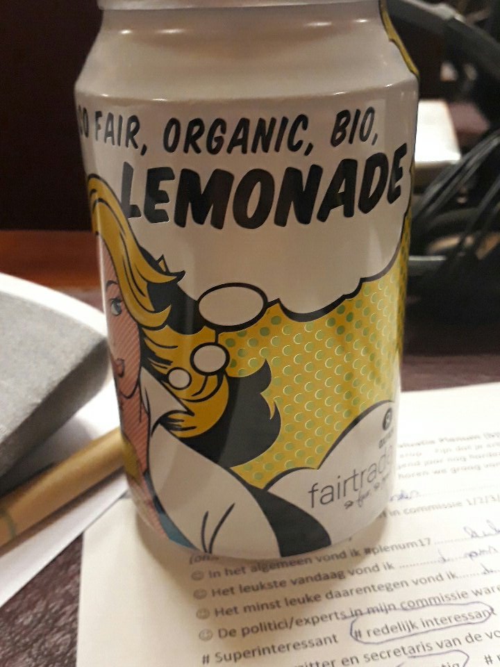 laladethomaz's tweet photo. Il Will een nieuw limonade bij de plaats van meneer van dermeersch #plenum17 #chariotdefeu https://t.co/MR17KOevnn