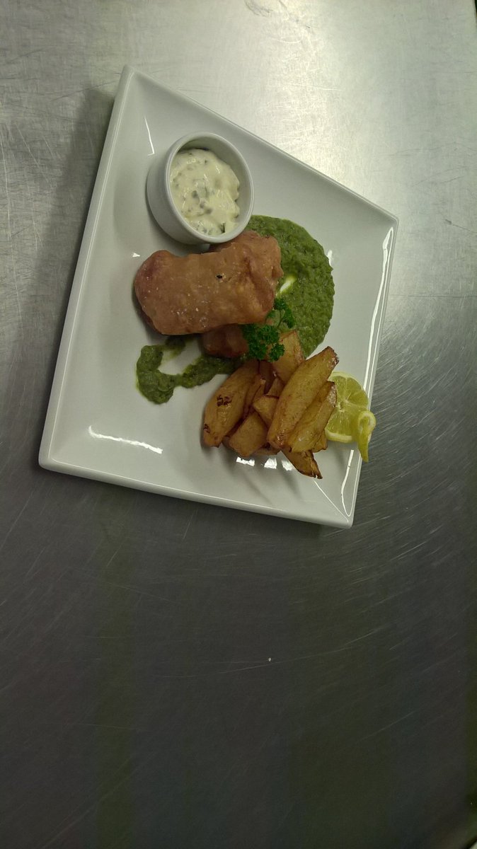 RuskinCafe's tweet photo. Hand battered Pollock, pea &amp; mint puree, hand cut chips and homemade tartar sauce #FishFriday https://t.co/HT0C2km5s5