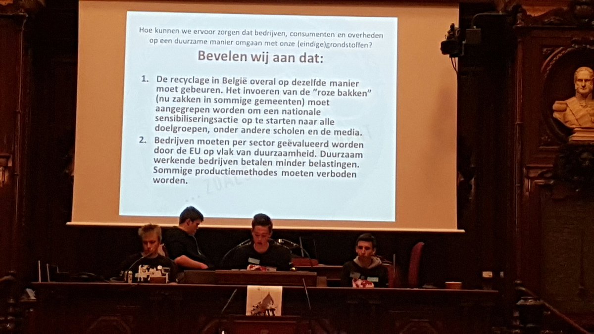 JorisDeBremme's tweet image. Hoe zorgen we dat we op een duurzame manier omgaan met (eindige) grondstoffen. #plenum17 #senaat